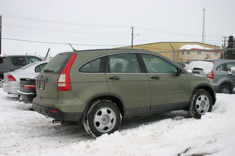 A Honda CR-V compact SUV, the vehicle platform this roof rack buying guide covers